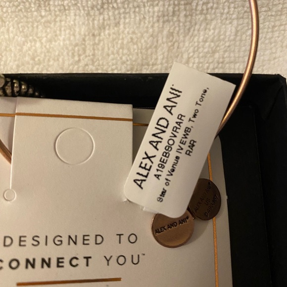 NWT/BOX Alex and Ani Star of Venus Charm Bangle - Picture 4 of 5